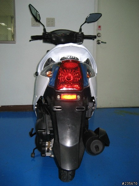 [新車資訊分享]已補上照片....SYM 新車GT125 已經開賣了,有點FIGHTER+ R1的感覺