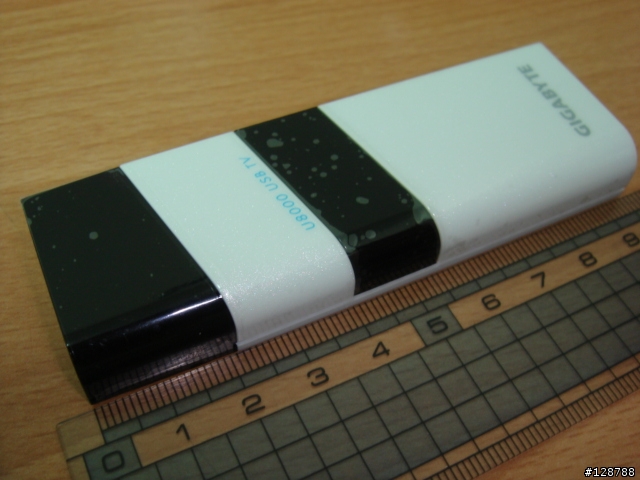 [分享] 技嘉 U8000數位.類比.收音機三合一電視棒