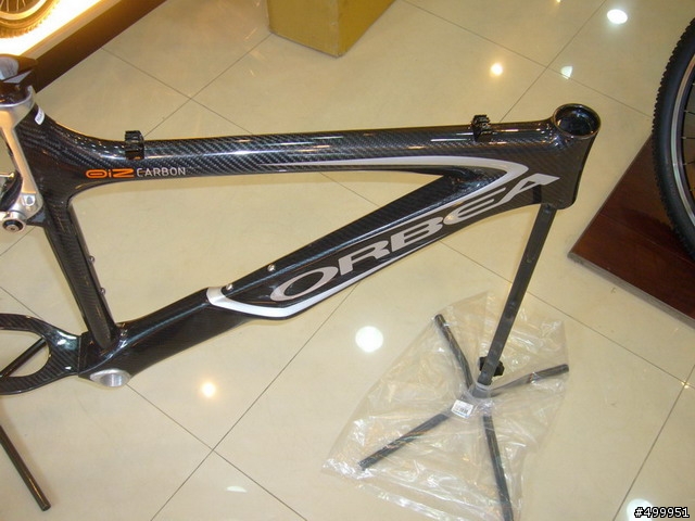分享今天看到的超美雙避震 ORBEA 車架~~~!!!