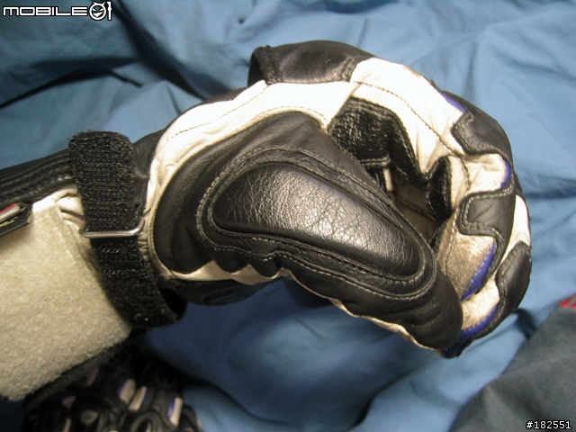 [分享]高調地控制油門 KOMINE GK-360 騎士長手套