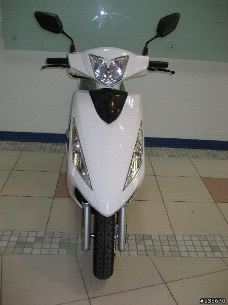 [新車資訊分享]已補上照片....SYM 新車GT125 已經開賣了,有點FIGHTER+ R1的感覺