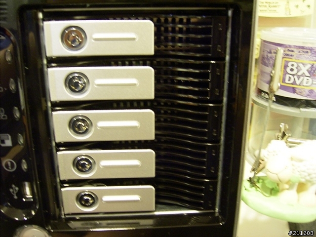 [分享] Thecus N5200 NAS Server 5TB 入手