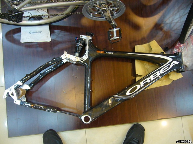 分享今天看到的超美雙避震 ORBEA 車架~~~!!!