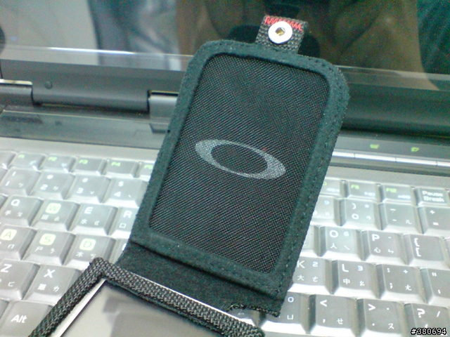 OAKLEY-IPOD攜行袋-----請教個專業問題