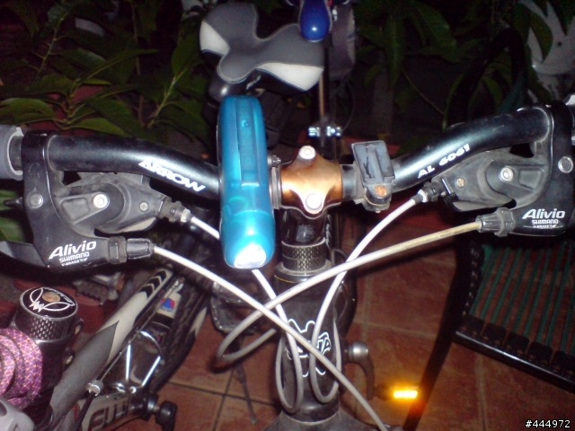 【分享】DIY免電池的環保手電筒車前燈