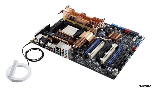 採用790FX設計的ASUS M3A32-MVP Deluxe WiFi