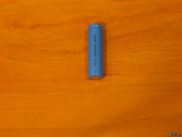 [分享][推薦]Cree 200流明LED超白光戰術手電筒腳踏車頭燈
