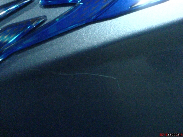 [發問]車刮傷了~好心痛!!  我該怎麼補救?? 附圖~