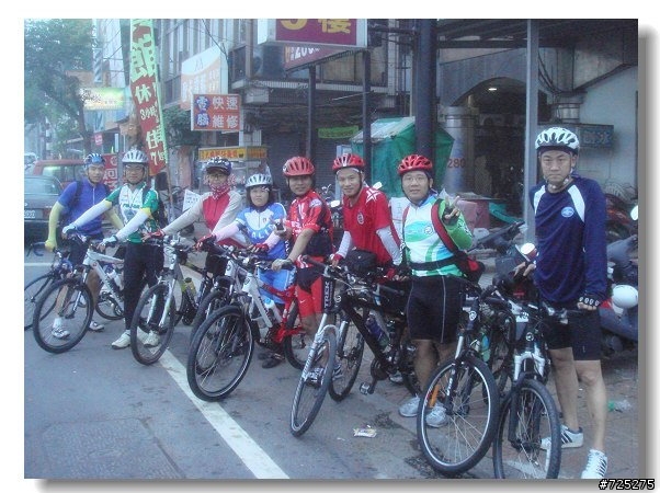 台南01的車友,參加1010大會師的車有請簽名!!!  因為人和名還兜不起來?