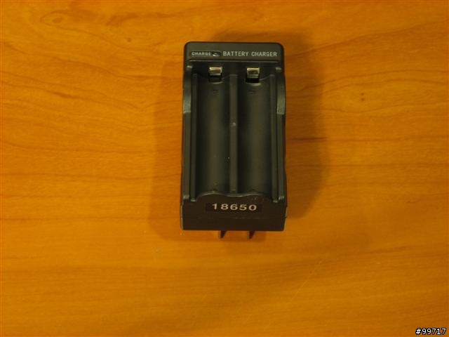 [分享][推薦]Cree 200流明LED超白光戰術手電筒腳踏車頭燈