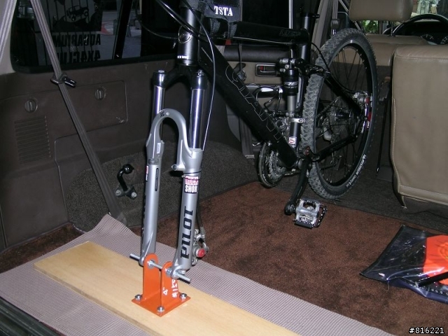 [分享]DIY簡易車內單車固定架