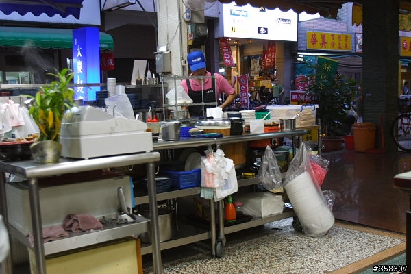 西區：大慶麵店（華美店）