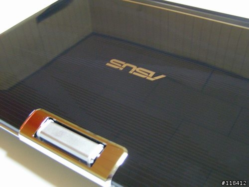 [分享] 黑色時尚。晶鑽漾彩。ASUS F8Sa 之不專業開箱勸敗。(圖多....) (10/29增加配備項目調查)