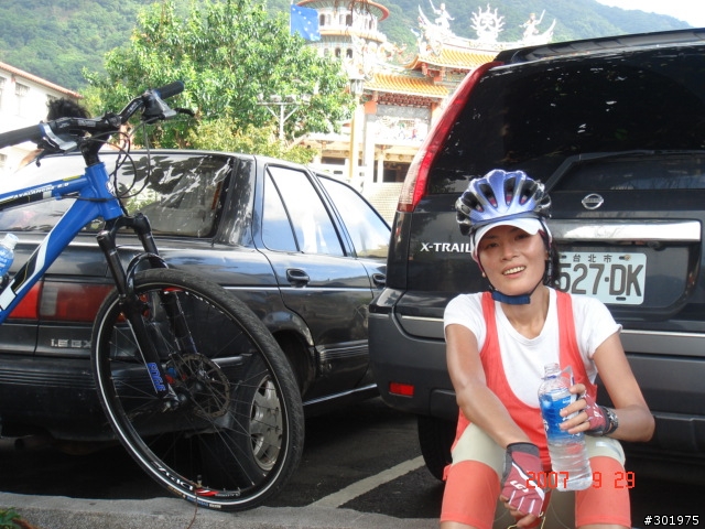 女王首度離開河濱自行車道~雨中挑戰巴拉卡成功