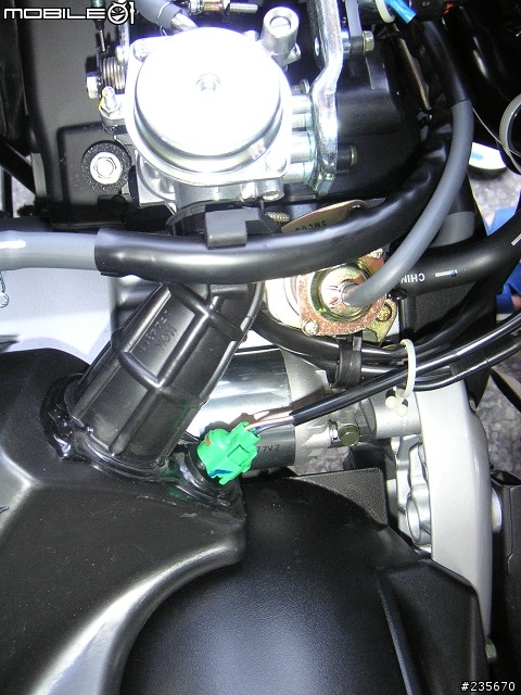 [分享]新噴鵝 脫X秀, 看透透 12/27 滿2,200公里了 . 6000RPM 以上才有特色.