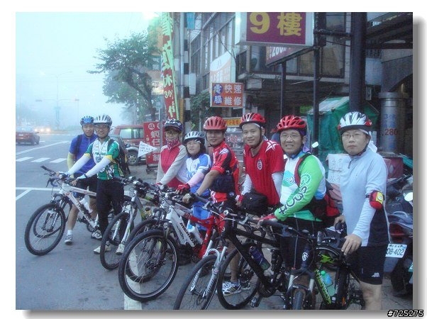 台南01的車友,參加1010大會師的車有請簽名!!!  因為人和名還兜不起來?
