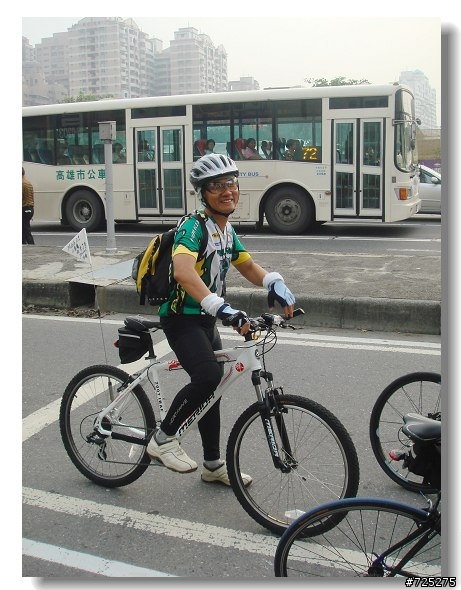 台南01的車友,參加1010大會師的車有請簽名!!!  因為人和名還兜不起來?