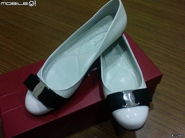 [分享]黑白的優雅.女王的Ferragamo Varina