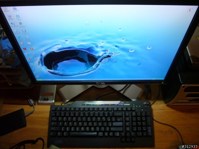 [搶頭箱 DELL 2208WFP] 夢幻雞爪座..千呼萬喚始出來...[簡單開箱]