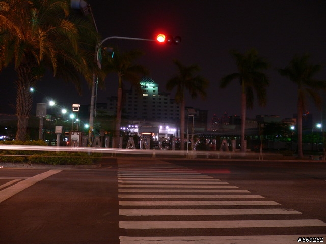 我這台的夜景照跟F50會差很多嗎?