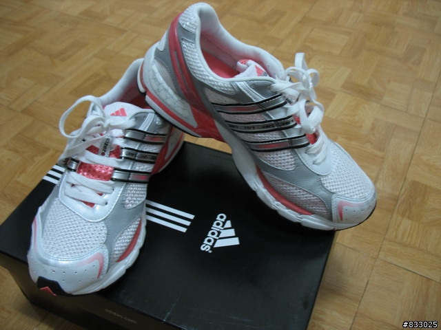 [分享]就很想來個實品照分享的好穿跑鞋-Adidas adizero tempo