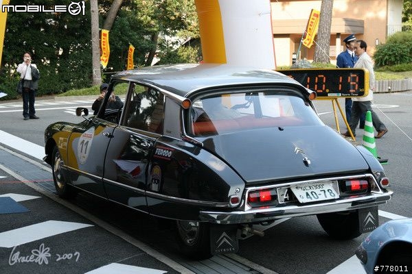 日本看到的超可愛古董小車