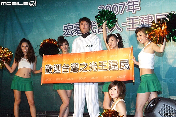 [小惡魔新聞台]買電腦送王建民紀念郵冊！宏碁資訊月活動開跑！