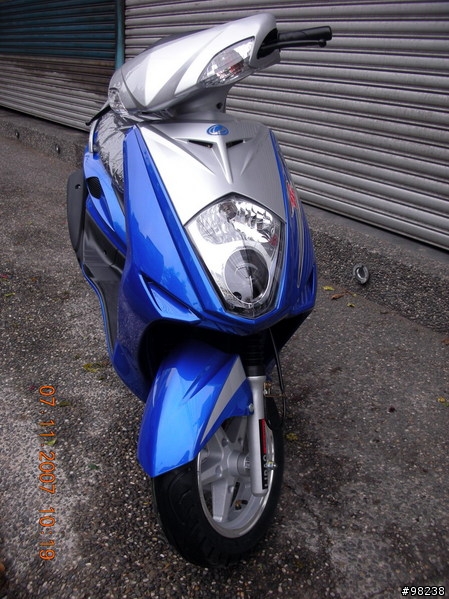 發現一款好像勁戰的機車