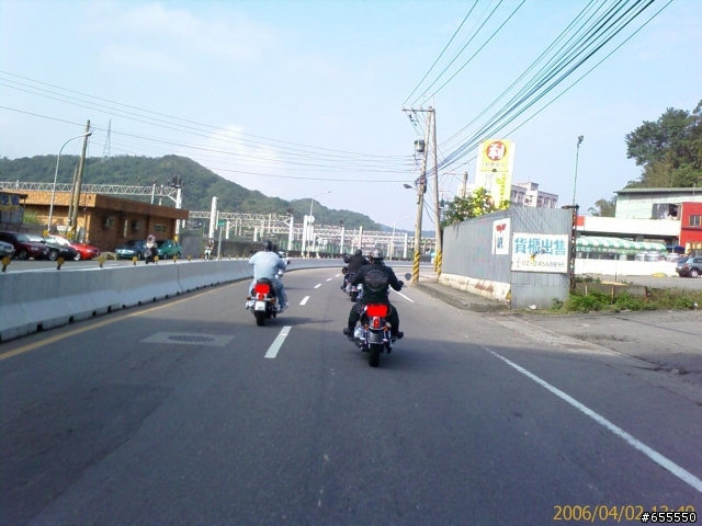 WoW   往基隆的路上無意間拍到的帥車....