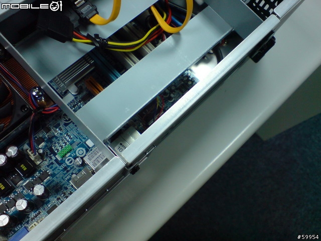 [分享]SilverStone SST-LC04--銀欣 slim type小型HTPC機殼