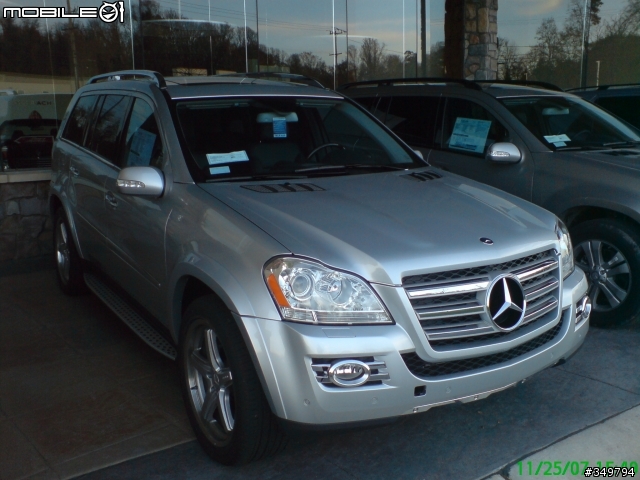 [分享]分享今天去Dealer拍到的新車~BENZ