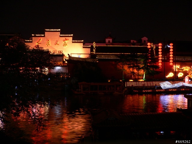 我這台的夜景照跟F50會差很多嗎?