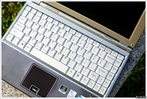 時尚工藝‧輕薄選擇 - ASUS U6S入手分享