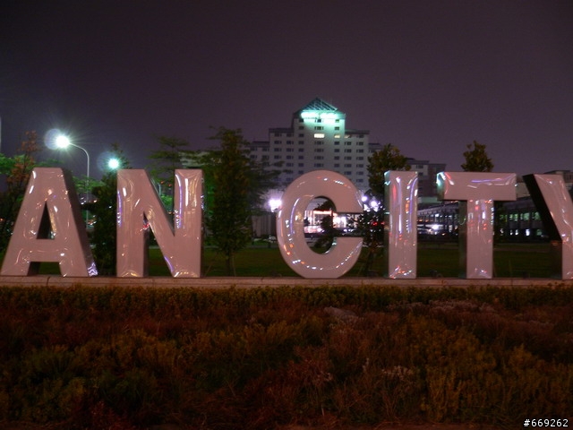 我這台的夜景照跟F50會差很多嗎?