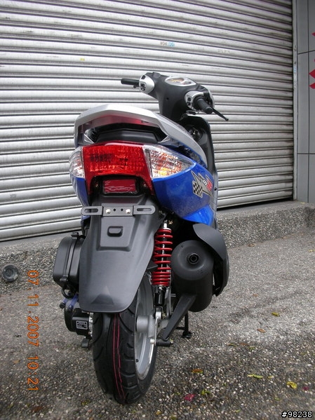 發現一款好像勁戰的機車