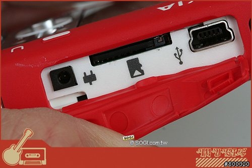 [疑問] Nokia 5700 XpressMusic 側邊"塑膠背蓋"的問題??-(已解決)