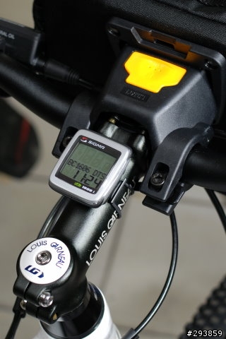 [也來分享]大尺寸登山車Louis Garneau XC Bart Pro --- 新增牛角照後鏡及前燈