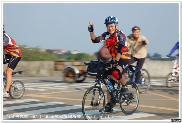 [分享] 01竹蜻蜓晨騎新紀錄78人-新竹的經典路線17公里海岸線與青青草原