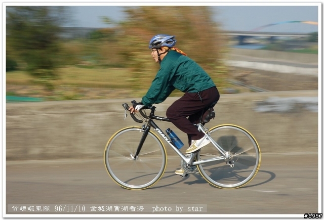 [分享] 01竹蜻蜓晨騎新紀錄78人-新竹的經典路線17公里海岸線與青青草原