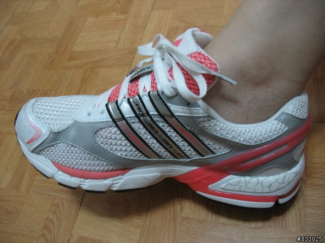 [分享]就很想來個實品照分享的好穿跑鞋-Adidas adizero tempo