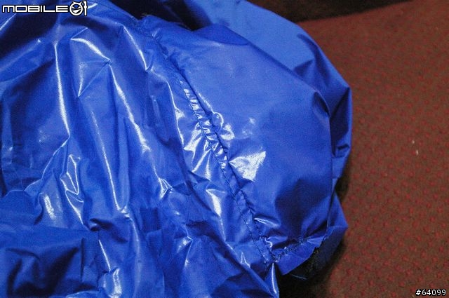 [分享] 攝影後背包適用的簡易遮雨罩