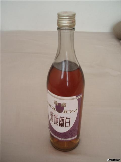[分享] 小弟家的珍藏酒  18歲以下請勿喝酒唷>"<