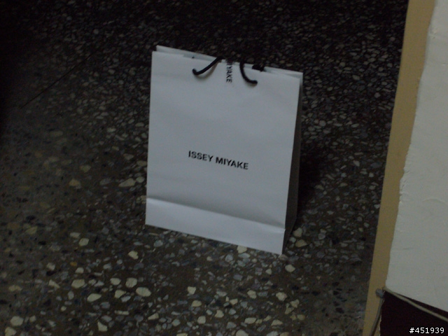 結婚紀念日女王賞賜的手錶一只 issey miyake