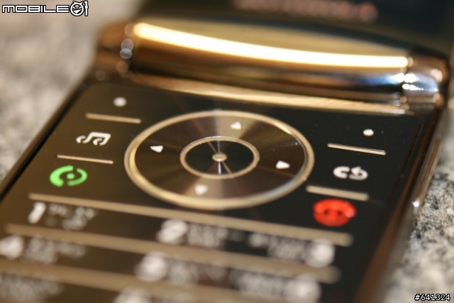Motorola V8 2GB 褐金色實機分享圖