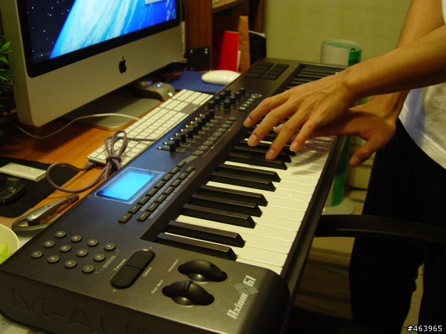[開箱文] 內建Leopard款imac開箱+Maudio Axiom61主控鍵盤