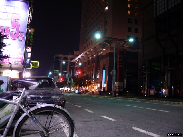 我這台的夜景照跟F50會差很多嗎?