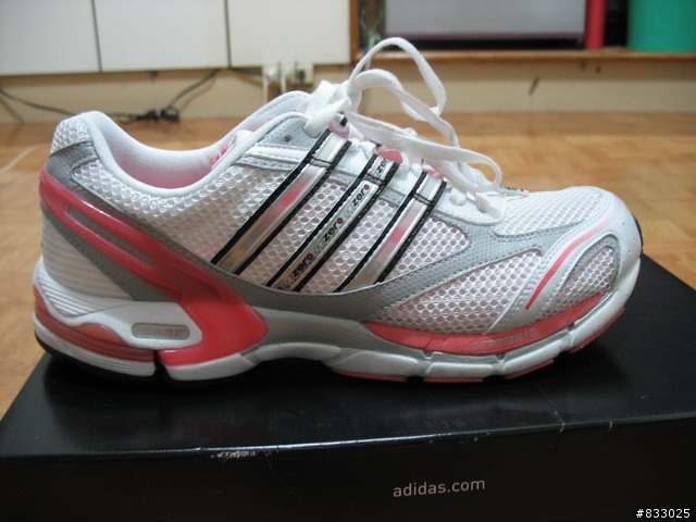 [分享]就很想來個實品照分享的好穿跑鞋-Adidas adizero tempo