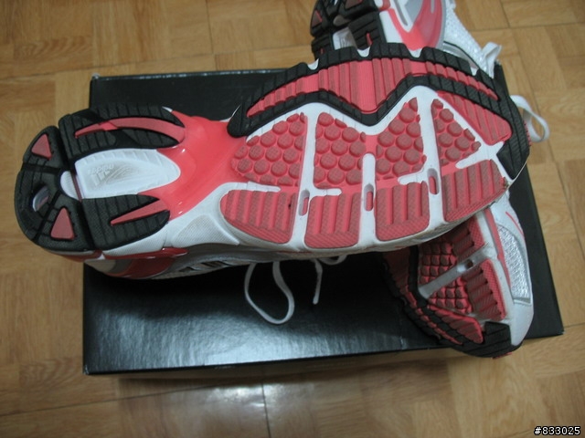 [分享]就很想來個實品照分享的好穿跑鞋-Adidas adizero tempo