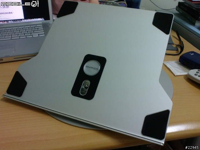 [逸品分享]飄浮在空中的MacBook Pro.手工打磨的BALMUDA LIFT (有圖有真相)