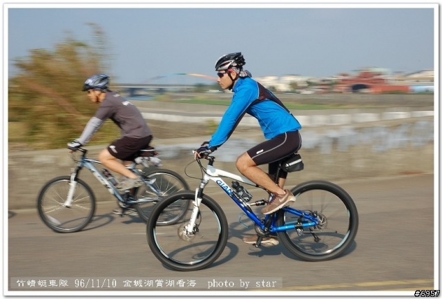 [分享] 01竹蜻蜓晨騎新紀錄78人-新竹的經典路線17公里海岸線與青青草原